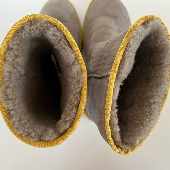 Ugg Classic Short II Limited Edition Grey with Yellow Piping Winter Boots, 10 - Picture 8 of 13